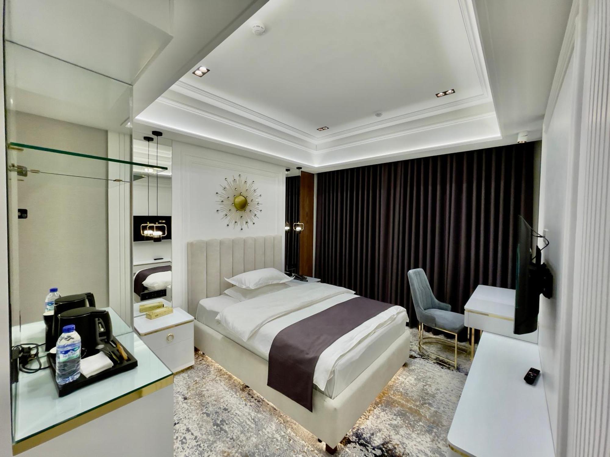 Hotel Sultan Qarshi Buitenkant foto